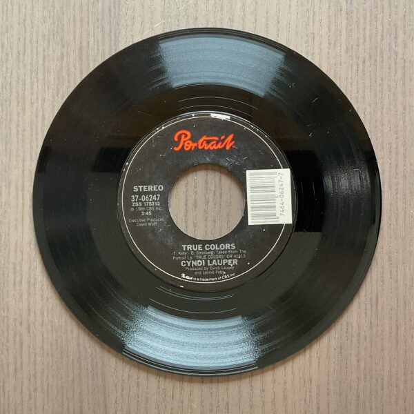 Cyndi Lauper - True Colors /  Heading for the Moon **Used 7-Inch**
